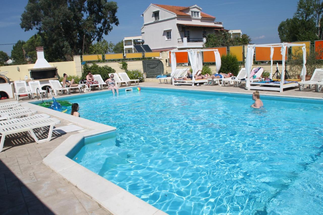 Kavos Central Extérieur photo